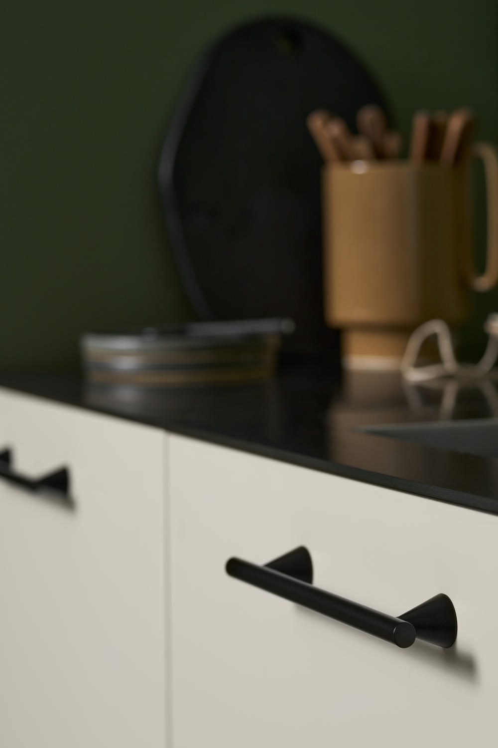 Delta Handle